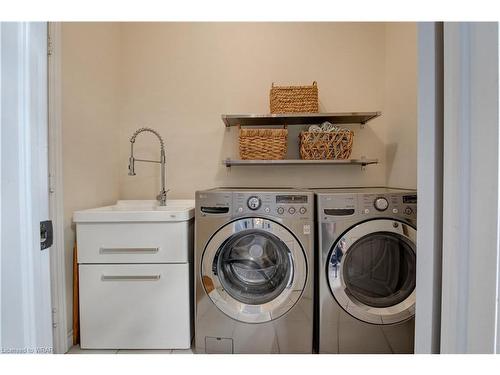 6 1/2 Kopperfield Lane, Hamilton, ON - Indoor Photo Showing Laundry Room