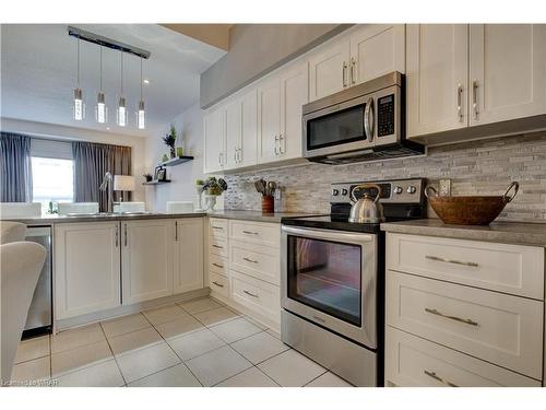 6 1/2 Kopperfield Lane, Hamilton, ON - Indoor Photo Showing Kitchen