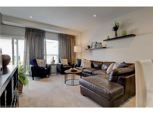 6 1/2 Kopperfield Lane, Hamilton, ON - Indoor Photo Showing Living Room