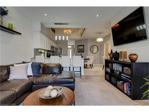 6 1/2 Kopperfield Lane, Hamilton, ON - Indoor Photo Showing Living Room