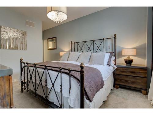 6 1/2 Kopperfield Lane, Hamilton, ON - Indoor Photo Showing Bedroom