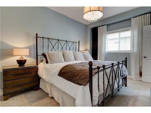 6 1/2 Kopperfield Lane, Hamilton, ON - Indoor Photo Showing Bedroom