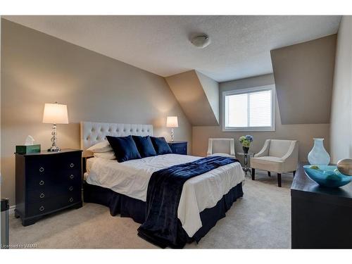 6 1/2 Kopperfield Lane, Hamilton, ON - Indoor Photo Showing Bedroom