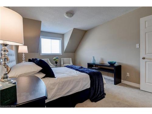 6 1/2 Kopperfield Lane, Hamilton, ON - Indoor Photo Showing Bedroom