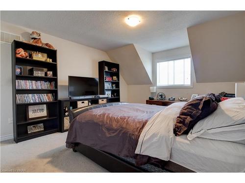 6 1/2 Kopperfield Lane, Hamilton, ON - Indoor Photo Showing Bedroom