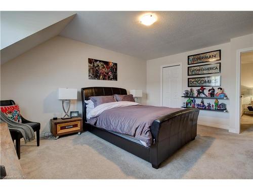 6 1/2 Kopperfield Lane, Hamilton, ON - Indoor Photo Showing Bedroom