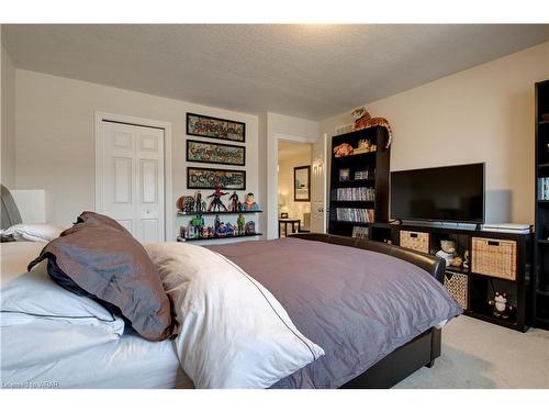 6 1/2 Kopperfield Lane, Hamilton, ON - Indoor Photo Showing Bedroom