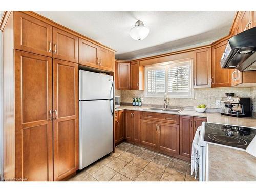 1188 Sheffield Road, Hamilton, ON - Indoor Photo Showing Kitchen With Double Sink