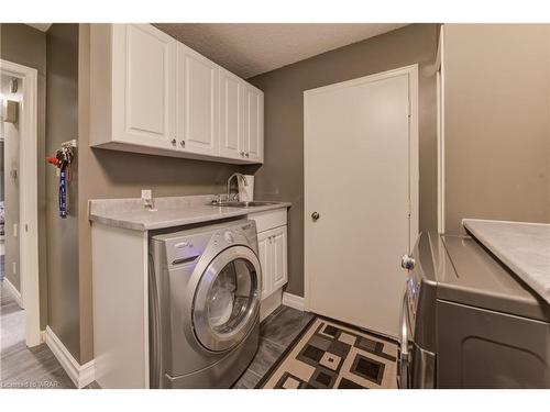 9 Toynbee Crescent, Kitchener, ON - Indoor Photo Showing Laundry Room