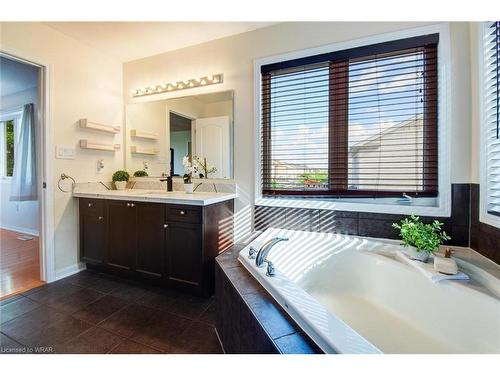 8 Osgoode Street, Cambridge, ON - Indoor Photo Showing Bathroom