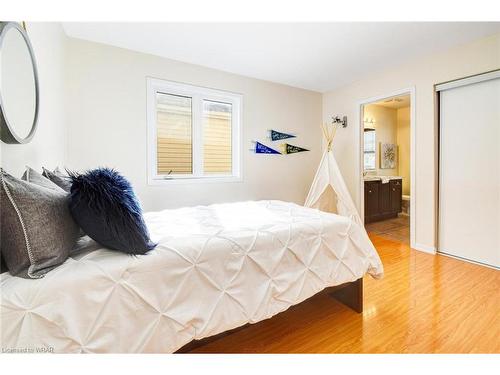 8 Osgoode Street, Cambridge, ON - Indoor Photo Showing Bedroom