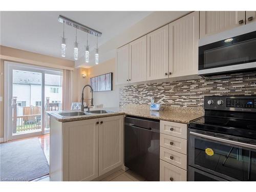 915 Cook Crescent Crescent, Shelburne, ON - Indoor Photo Showing Kitchen With Double Sink