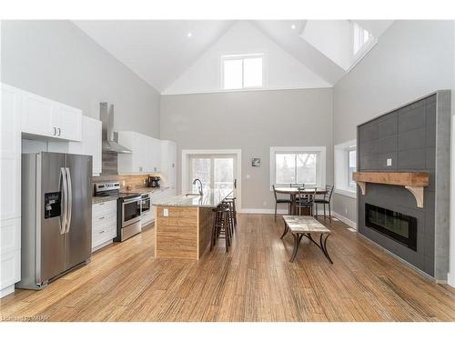 17 Deerhurst Highlands Drive, Huntsville, ON - Indoor Photo Showing Kitchen