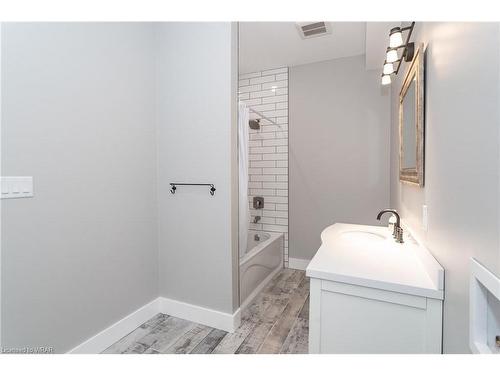 17 Deerhurst Highlands Drive, Huntsville, ON - Indoor Photo Showing Bathroom