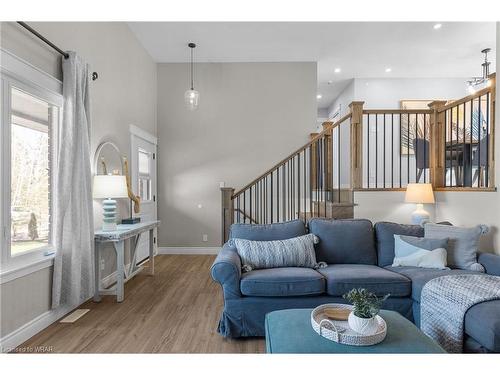 2648 Wilson Place, Innisfil, ON - Indoor Photo Showing Living Room