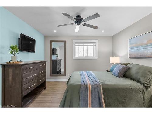 2648 Wilson Place, Innisfil, ON - Indoor Photo Showing Bedroom