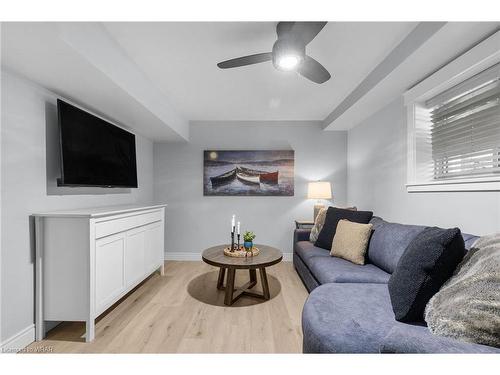 2648 Wilson Place, Innisfil, ON - Indoor Photo Showing Living Room