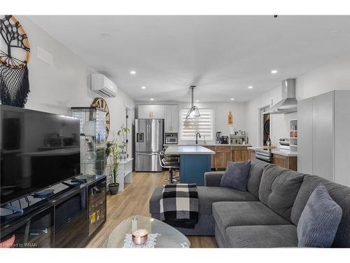 2648 Wilson Place, Innisfil, ON - Indoor Photo Showing Living Room