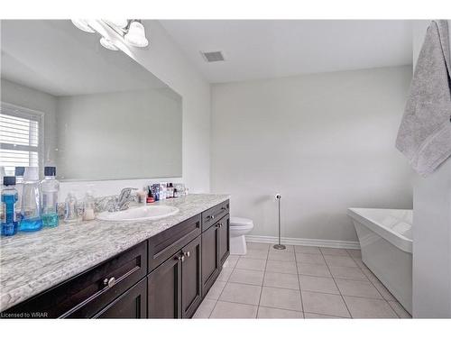 40 Compass Trail, Cambridge, ON - Indoor Photo Showing Bathroom