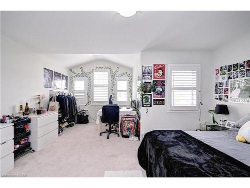 40 Compass Trail, Cambridge, ON - Indoor Photo Showing Bedroom