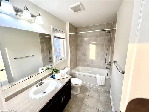 47 West Oak Trail, Kitchener, ON - Indoor Photo Showing Bathroom