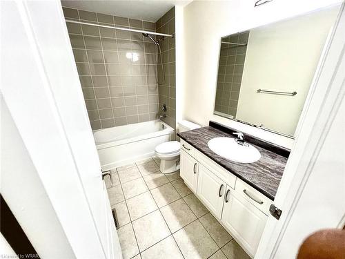 47 West Oak Trail, Kitchener, ON - Indoor Photo Showing Bathroom