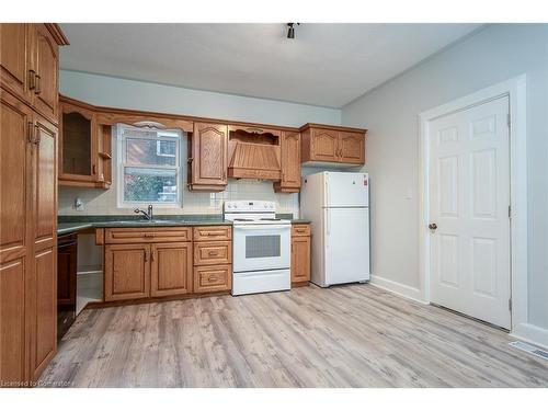 28 Beale Street, Woodstock, ON - Indoor Photo Showing Kitchen