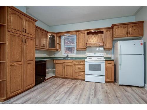 28 Beale Street, Woodstock, ON - Indoor Photo Showing Kitchen