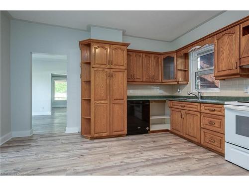 28 Beale Street, Woodstock, ON - Indoor Photo Showing Kitchen