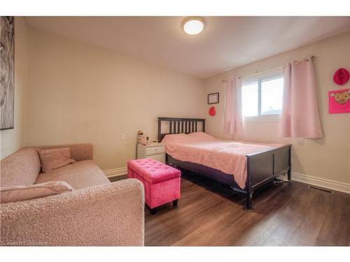 61A Cumberland Street, Brantford, ON - Indoor Photo Showing Bedroom