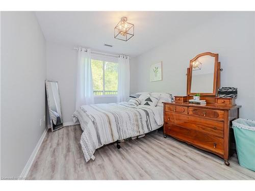 2C-45 Cedarhill Crescent, Kitchener, ON - Indoor Photo Showing Bedroom