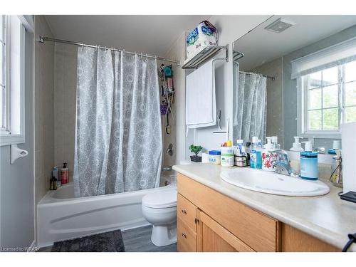 776 Paris Boulevard, Waterloo, ON - Indoor Photo Showing Bathroom