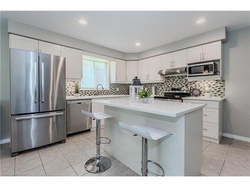 547 St Moritz Avenue, Waterloo, ON - Indoor Photo Showing Kitchen With Upgraded Kitchen