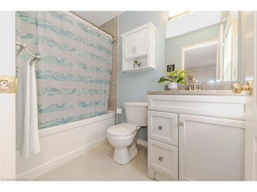 40 Harris Street, Cambridge, ON - Indoor Photo Showing Bathroom