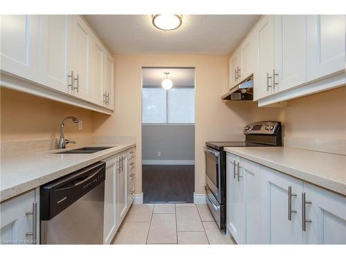 104-375 King Street N, Waterloo, ON - Indoor Photo Showing Kitchen