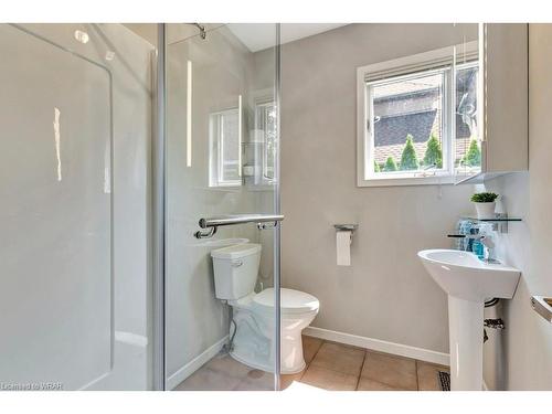 134 Olive Street, Grimsby, ON - Indoor Photo Showing Bathroom