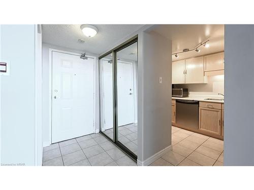 803-1510 Richmond Street, London, ON - Indoor Photo Showing Kitchen