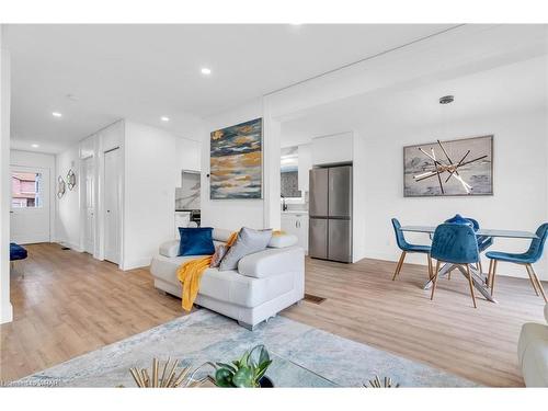 53 Deerpath Drive, Guelph, ON - Indoor Photo Showing Living Room