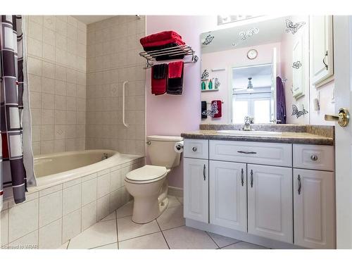 30 Jones Crescent, Tillsonburg, ON - Indoor Photo Showing Bathroom