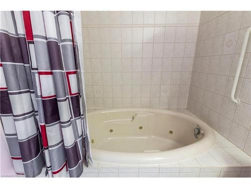 30 Jones Crescent, Tillsonburg, ON - Indoor Photo Showing Bathroom