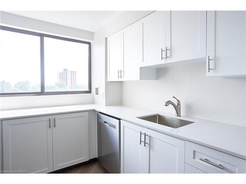 604-20 Ellen Street E, Kitchener, ON - Indoor Photo Showing Kitchen