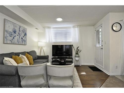 1-950 Highland Road W, Kitchener, ON - Indoor Photo Showing Living Room