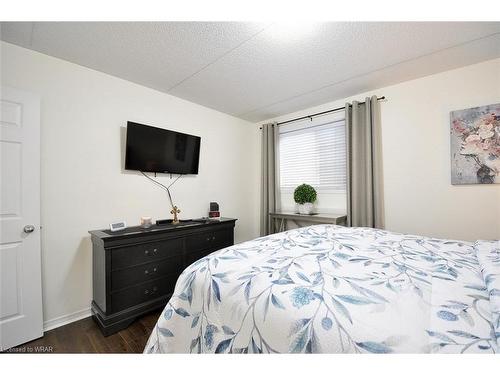 1-950 Highland Road W, Kitchener, ON - Indoor Photo Showing Bedroom