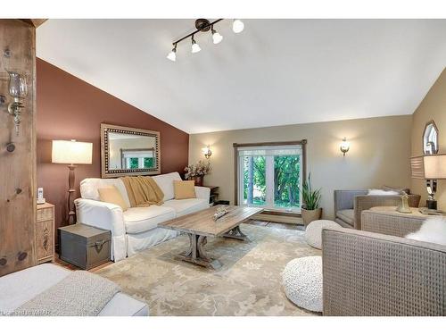 1276 Swan Street, Ayr, ON - Indoor Photo Showing Living Room