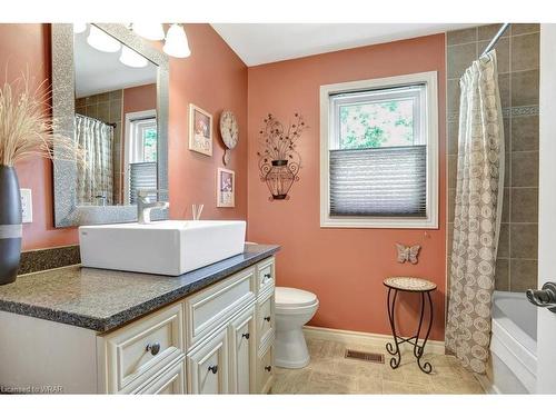 1276 Swan Street, Ayr, ON - Indoor Photo Showing Bathroom