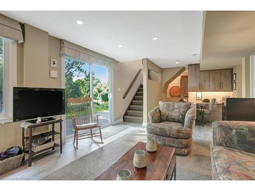 1276 Swan Street, Ayr, ON - Indoor Photo Showing Living Room