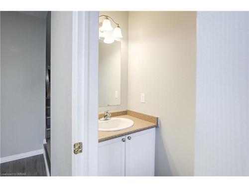 574 Alberta Avenue, Woodstock, ON - Indoor Photo Showing Bathroom