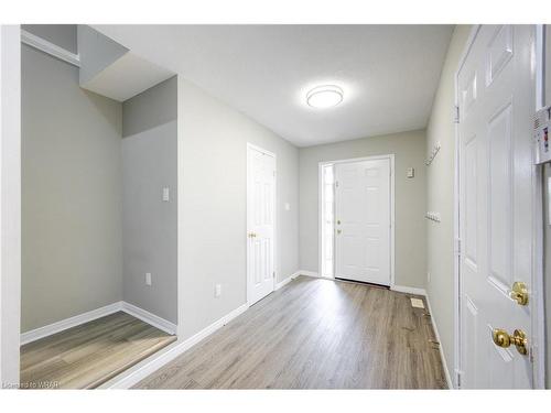 574 Alberta Avenue, Woodstock, ON - Indoor Photo Showing Other Room