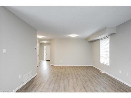 574 Alberta Avenue, Woodstock, ON - Indoor Photo Showing Other Room