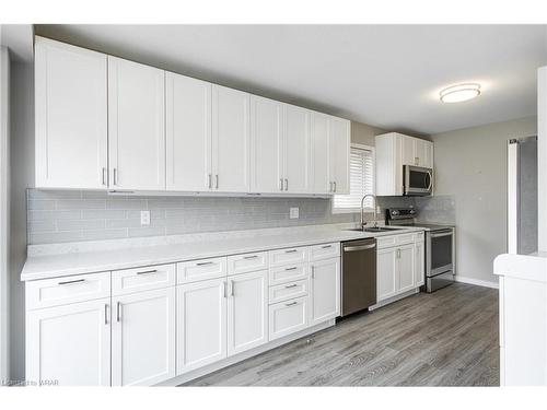 574 Alberta Avenue, Woodstock, ON - Indoor Photo Showing Kitchen